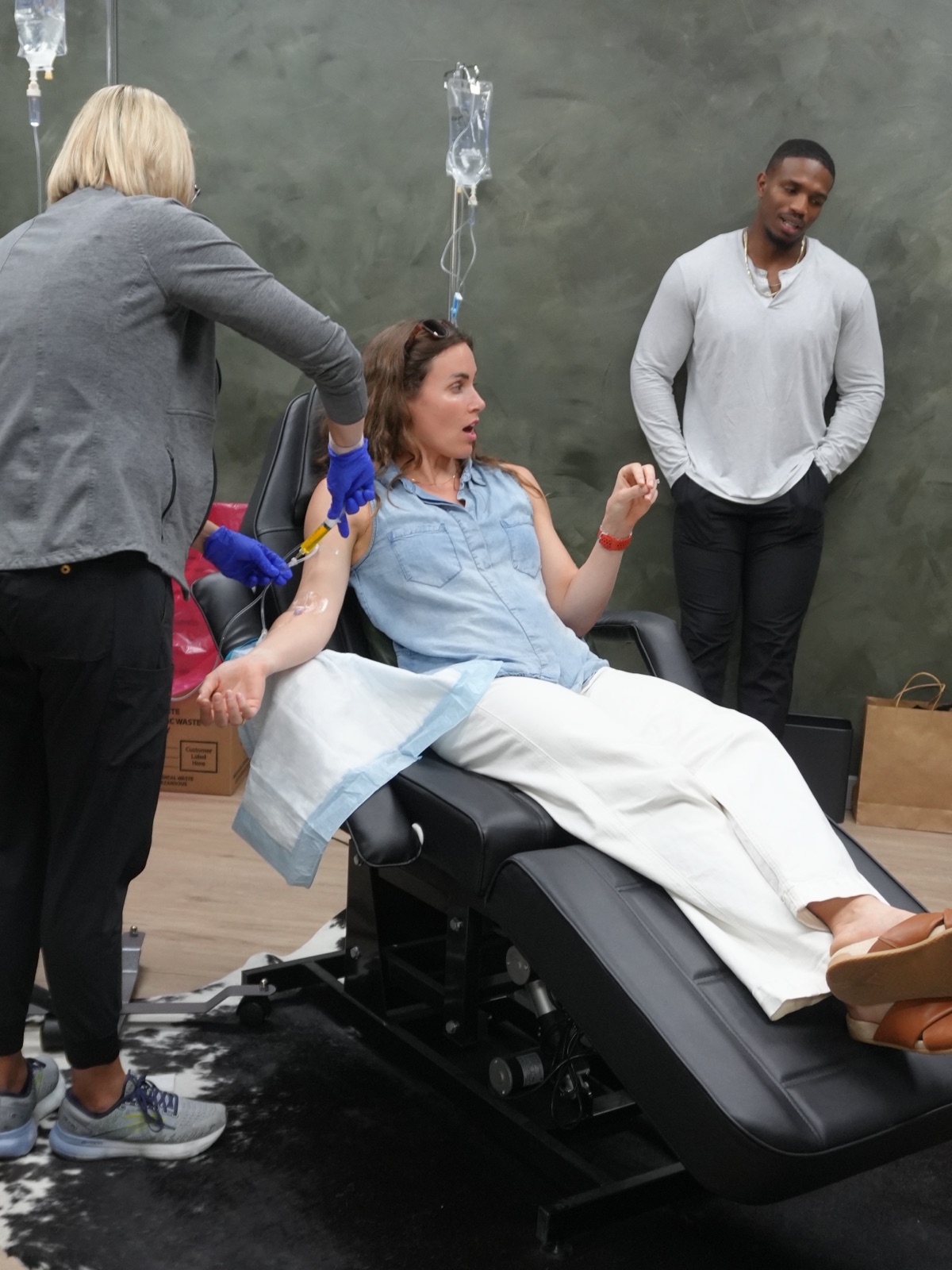 A WLF practitioner administers IV therapy to a member in the medical treatment room.